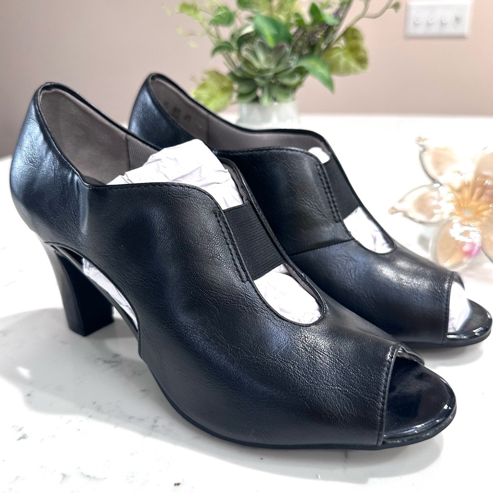 LifeStride Cameo Women's High Heel Pumps- Black